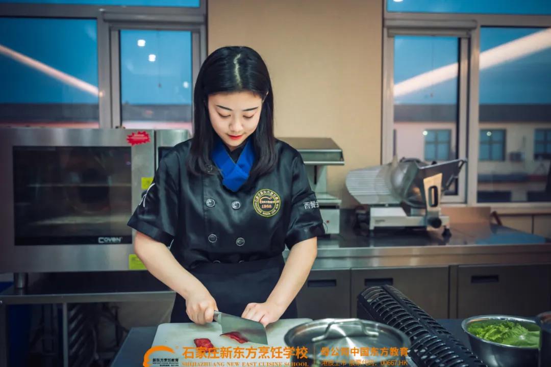 打工好还是学西餐厨师好，学西餐好找工作吗