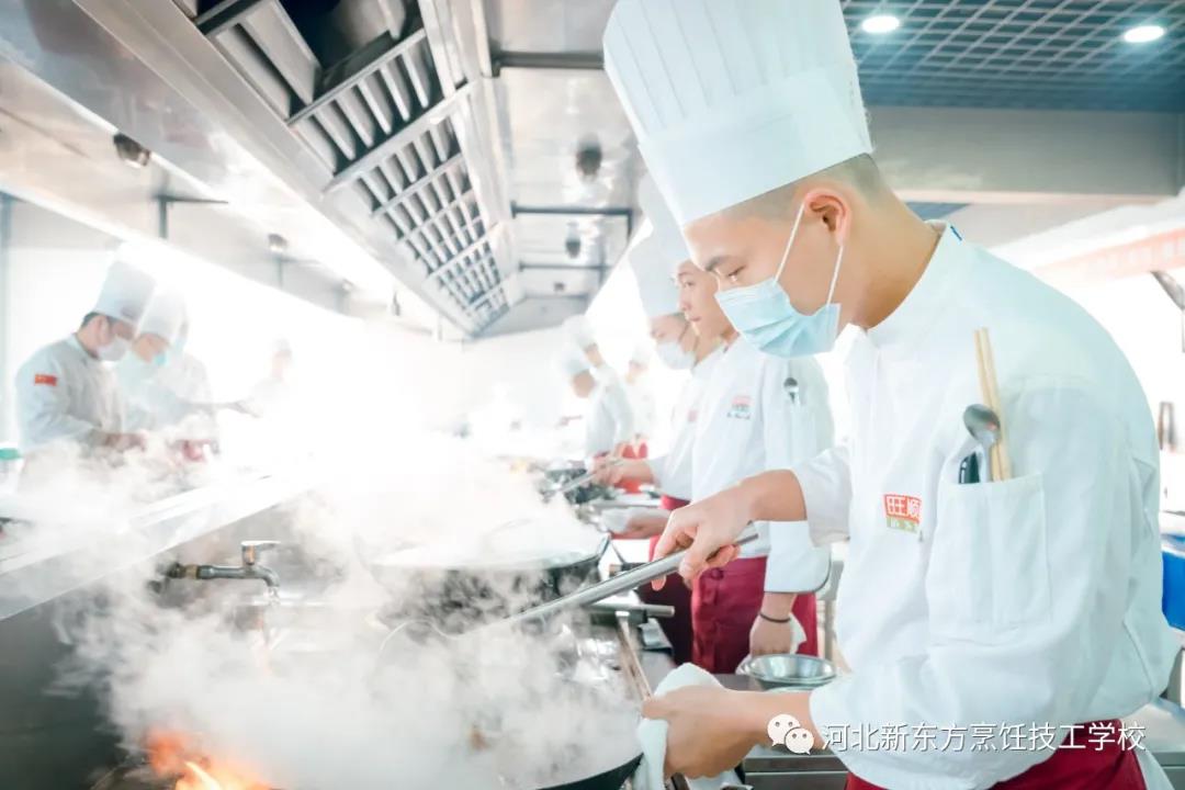 快看！旺顺阁炉灶主厨班毕业，企业到校来选拔，学子搭上直通车！