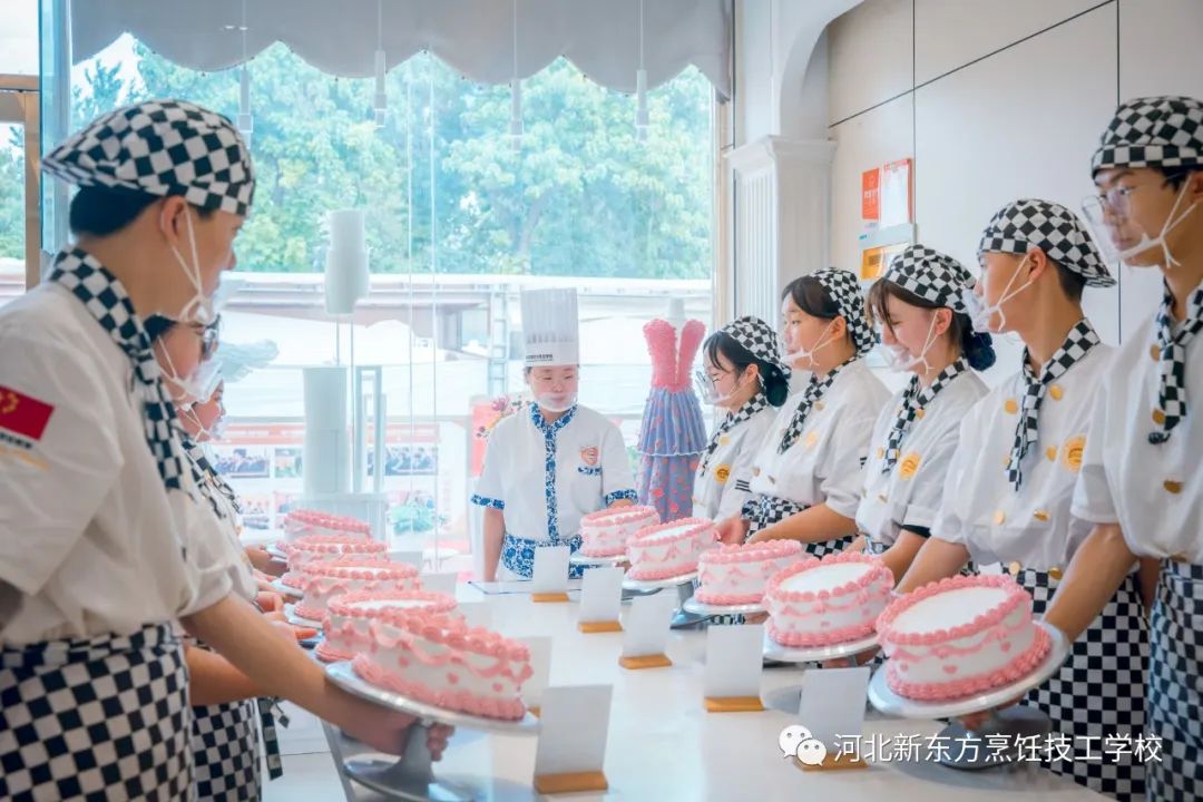 想知道蛋糕培训学校学费大概多少？学蛋糕学费多少钱？看这里！