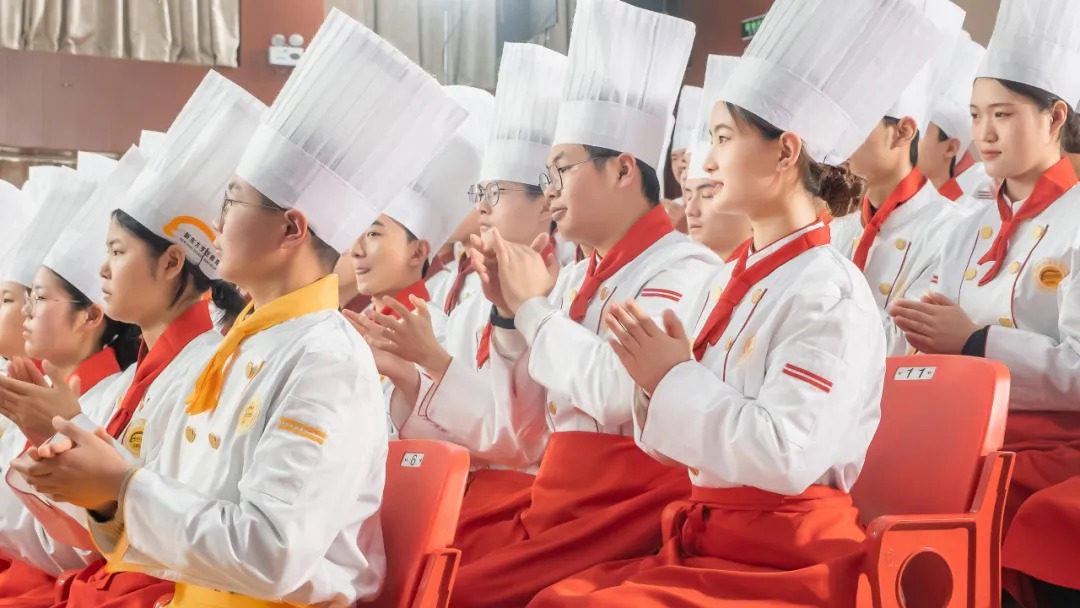 本科生学厨师是学籍浪费？不，这是TA们的“人间清醒”！