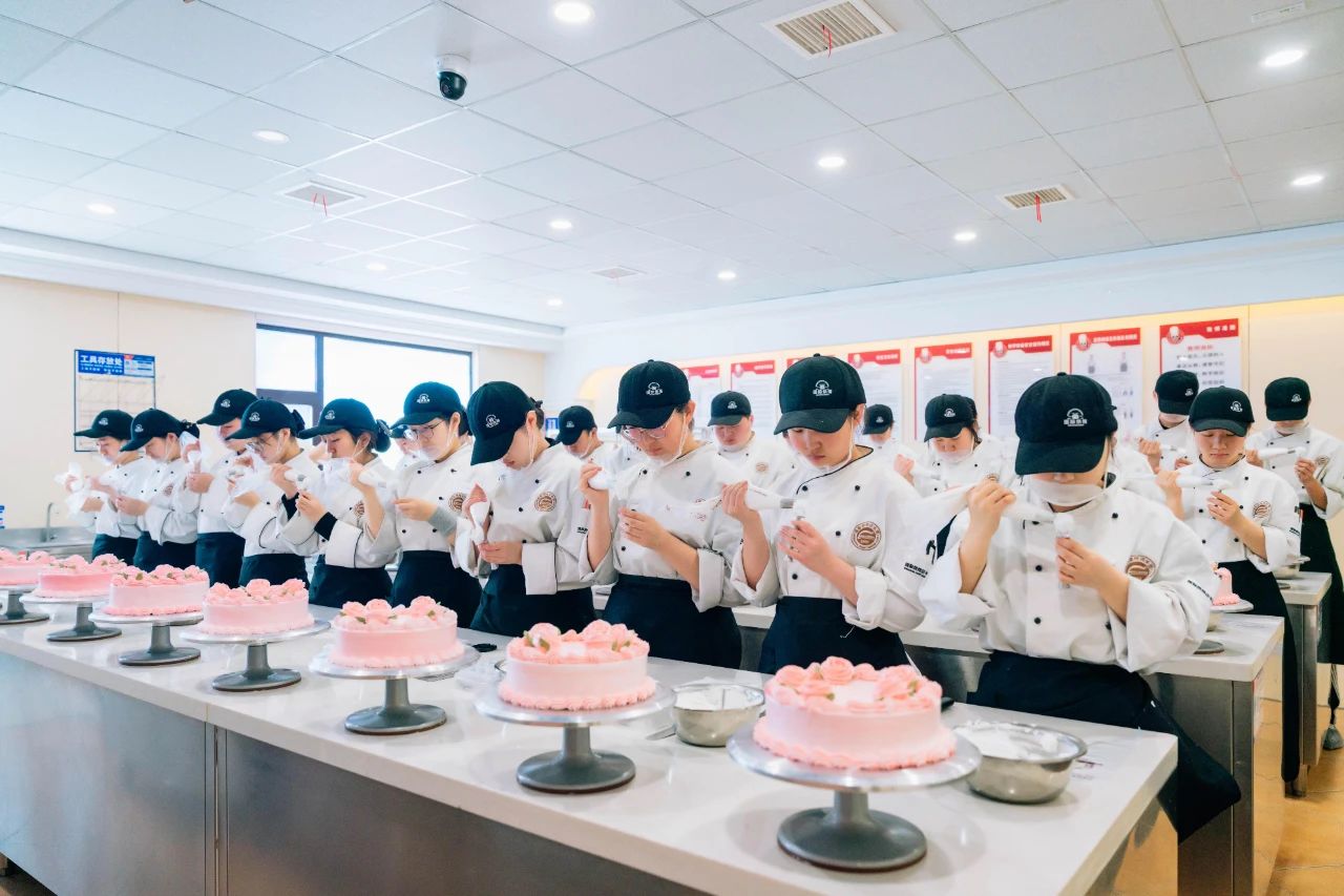 原来普通女孩学西点烘焙这么适合！后悔没早学！