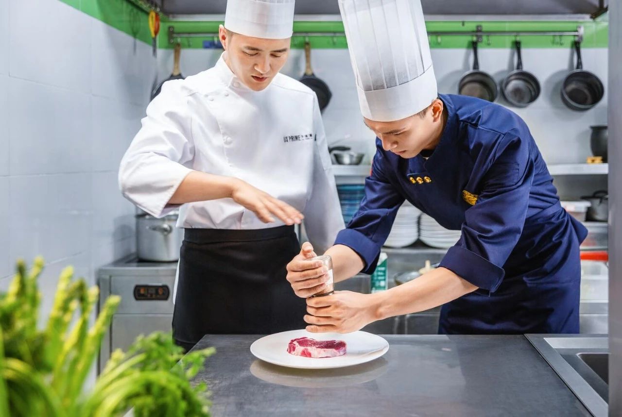 为什么说厨师是舌尖上的“铁饭碗”？厨师是一条被低估的黄金赛道？